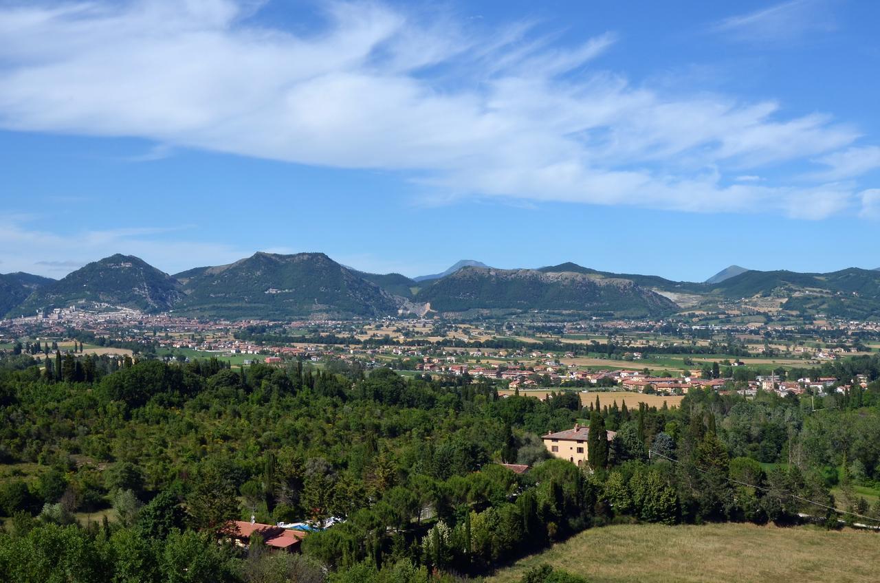 Agriturismo Villa Mozart Nel Verde Γκούμπιο Εξωτερικό φωτογραφία