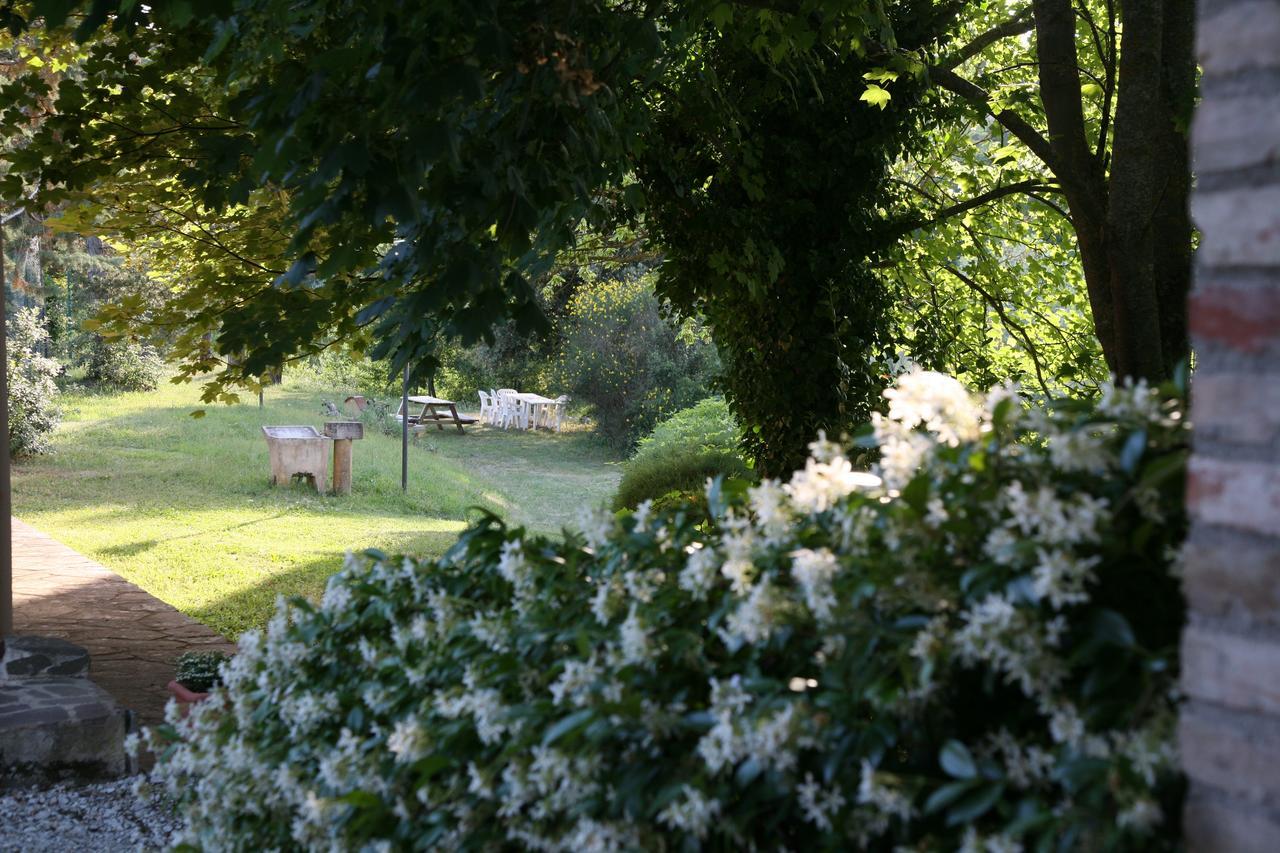 Agriturismo Villa Mozart Nel Verde Γκούμπιο Εξωτερικό φωτογραφία