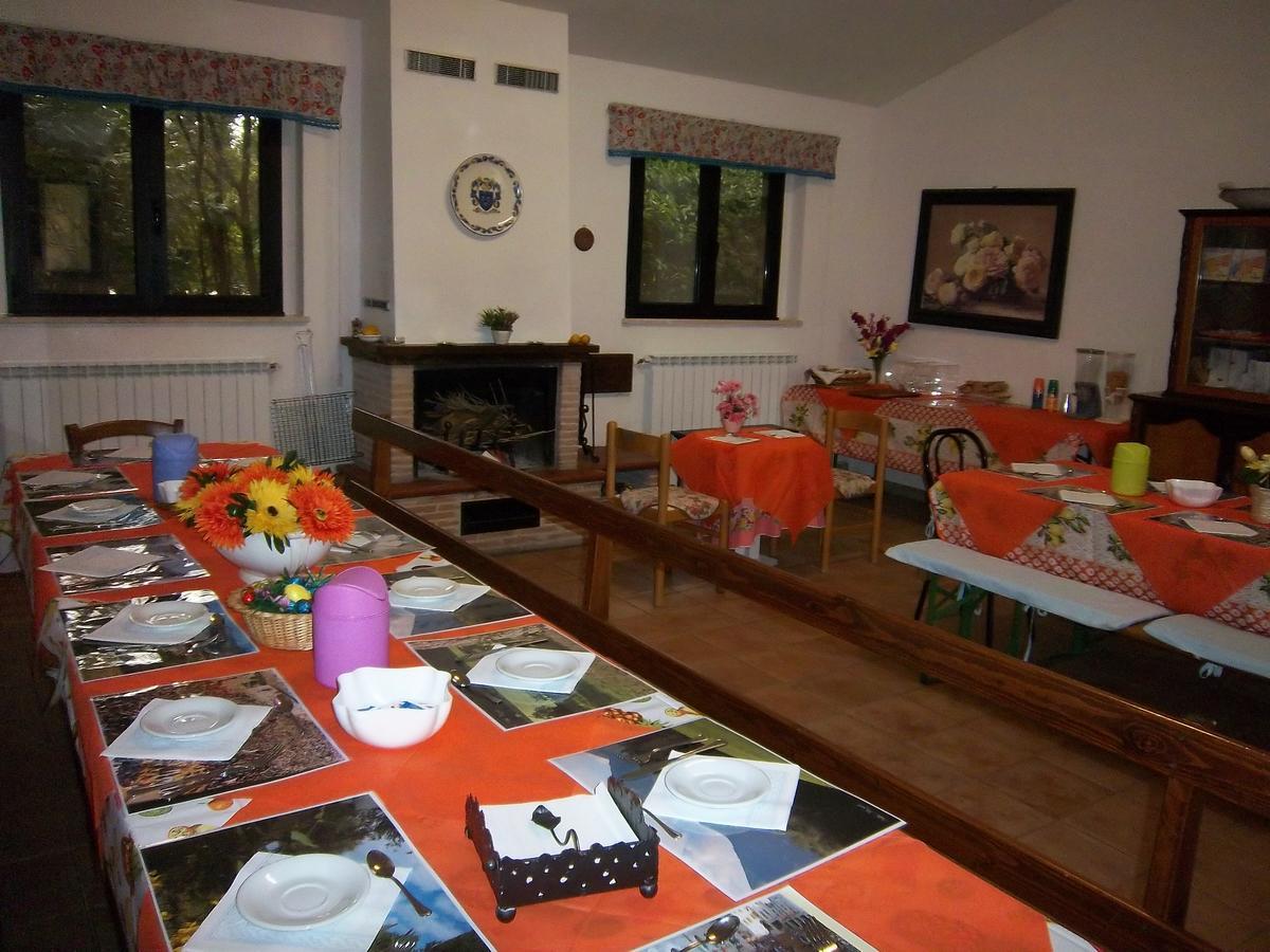 Agriturismo Villa Mozart Nel Verde Γκούμπιο Εξωτερικό φωτογραφία