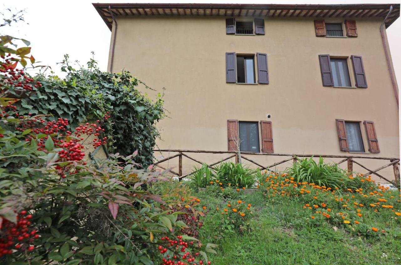 Agriturismo Villa Mozart Nel Verde Γκούμπιο Εξωτερικό φωτογραφία